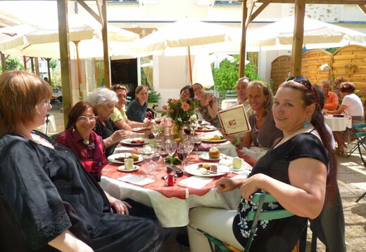 2010 mai gif yvette